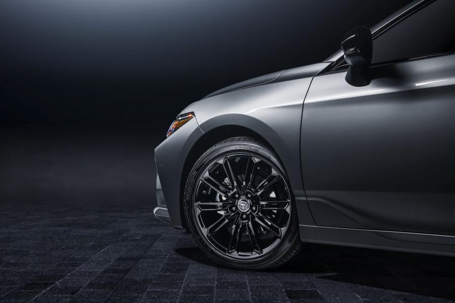 Детали экстерьера Toyota Avalon XSE Nightshade Edition 2020 года  (фото 5 из 6)